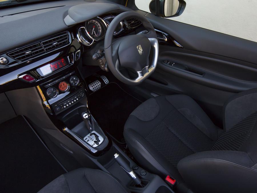  Citroen DS3 Cabrio 2013 года  (AU) (фото 9 из 17)
